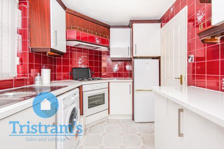 3 bed Semi-Detached House for Rent - Photo 4