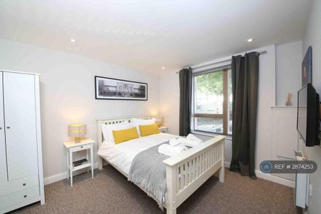2 bedroom flat to rent - Photo 2