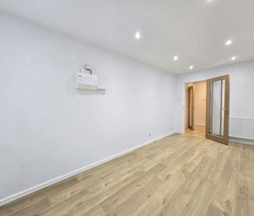 4 bedroom semi-detached house to rent - Photo 3