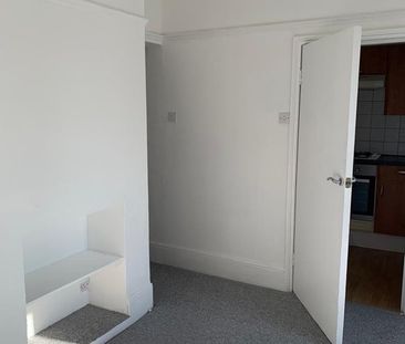 1 Bed Flat, St Peter's Road., CR0 - Photo 5