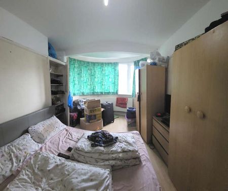 Harrow, HA2 - Photo 4