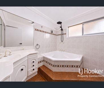 Stylishly Refreshed Family Home in the Heart of Albany Creek! - Photo 6