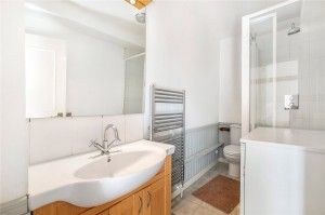 Bedford Hill, London, SW12 - Photo 5