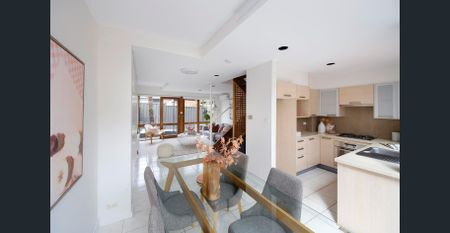 Hidden laneway gem in the beating heart of Carlton - Photo 2