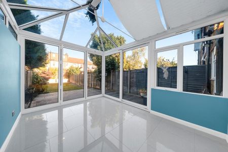 4 bedroom terraced house to rent - Photo 2