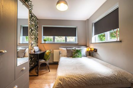 4 bedroom semi-detached house to rent - Photo 5