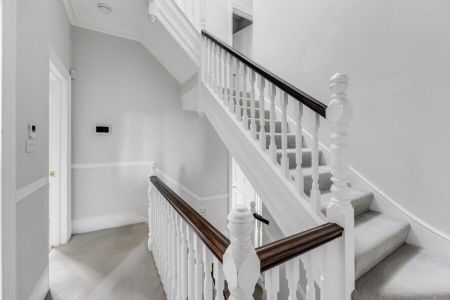 6 Bedroom House To Let - Photo 5