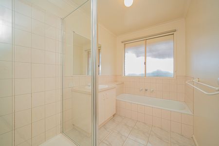 Welcome home to 74 Bellevue Drive Berwick - Photo 2