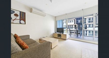 Modern 2-Bedroom Apartment in the Heart of the City with Resort-Style Amenities - Photo 2