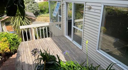 Spacious, sunny, secure two double bedroom flat - Photo 3