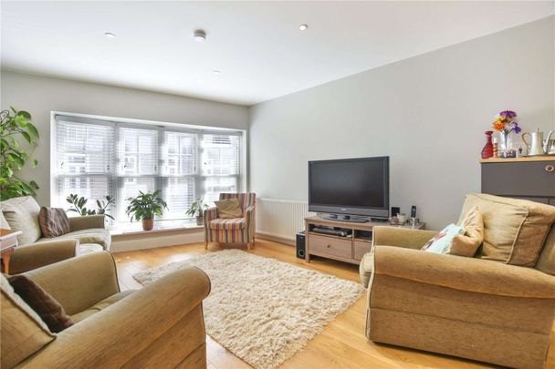 A modern 2 bedroom 2 bathroom apartment set on Chorleywood High Street. With a High Street location, less than 0.3 miles to the Station. - Photo 1