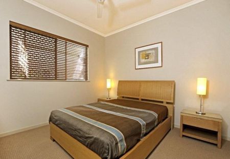 Chic 1 Bed, 1 Bath in the Sought after Cairns One - Photo 2