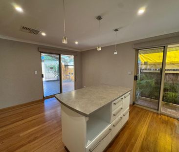 Modern 3x1 Front Villa – Small Group of 4 - Photo 5