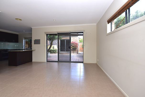 Charming 3-Bedroom Townhouse in Prime Keysborough Location - Photo 1