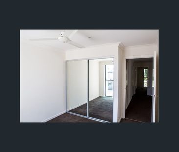 Quality built townhouses in ROBINA wtih restful aspect to the golf ... - Photo 4