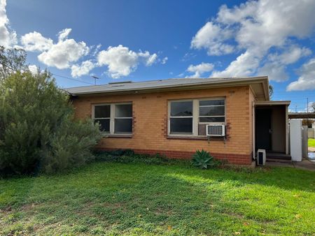 Fresh Semi Detached! - Photo 3