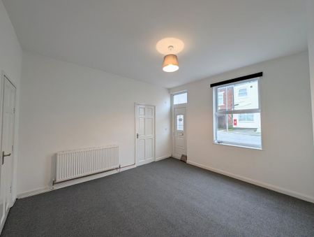 3 bedroom end of terrace house to rent - Photo 2