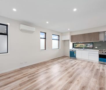 Stylish & Spacious High-End Townhouse in Prime Location - Photo 4