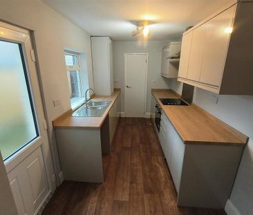 3 bedroom terraced house to rent - Photo 3
