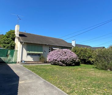 3 Bedroom house with self contained bungalow - Photo 5