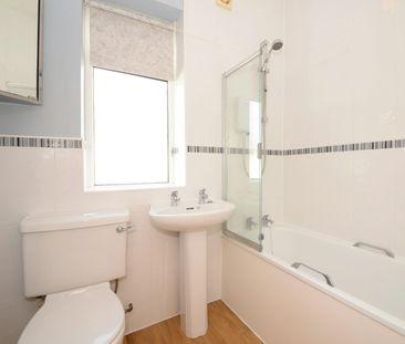 Terraced House to rent on - Photo 6