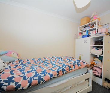 3 bedroom flat to rent - Photo 4