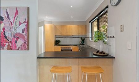 Charming Family Home in Mount Louisa - Photo 3