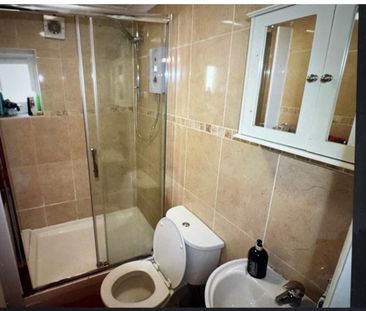 8 bedroom property to rent - Photo 5