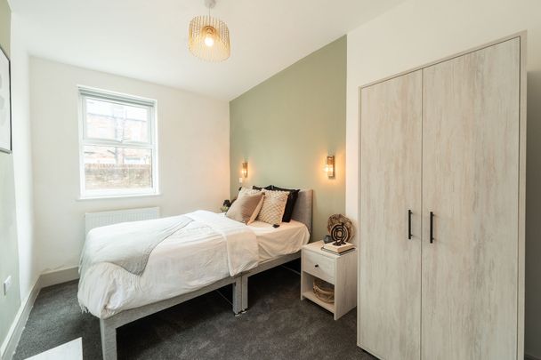 Wellington Road Room 3 - Photo 1