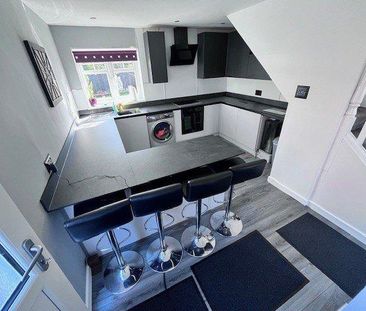 2 bedroom end of terrace house to rent - Photo 5
