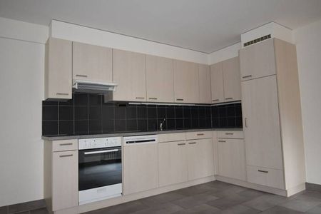 City center, within walking distance of all amenities, large 3.5-room apartment on the 2nd floor - Photo 4