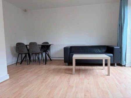 2 bedroom flat to rent - Photo 2