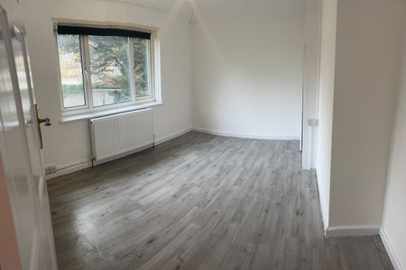 3 Bed Semi-Detached House, Camden Gardens, CR7 - Photo 2