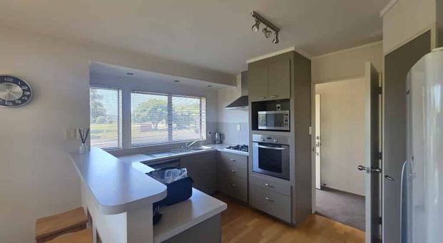 Relax on Russley - Photo 1