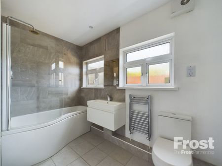 Thorpe Lea Road, Egham, Surrey,TW20 - Photo 4