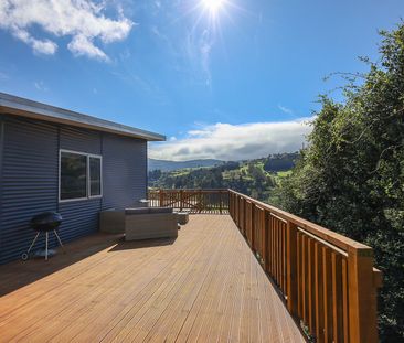 Modern, Sunny 4-Bedroom Home with Stunning Views! - Photo 6