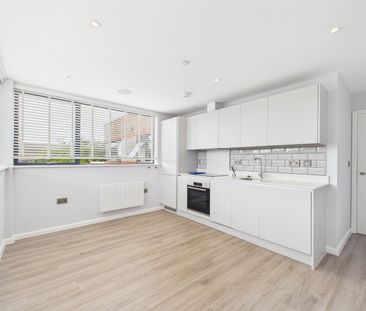 1 bedroom Flat in Finchampstead Road, Wokingham - Photo 3
