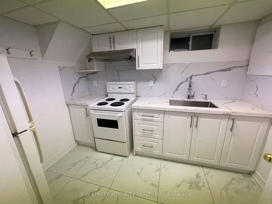 For Lease - 65 Walter Avenue Unit# BSMT end bedroom, Newmarket, Ontario - Photo 1