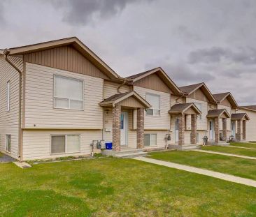 - 3 Bedroom at Kitson Close Townhomes - Photo 2