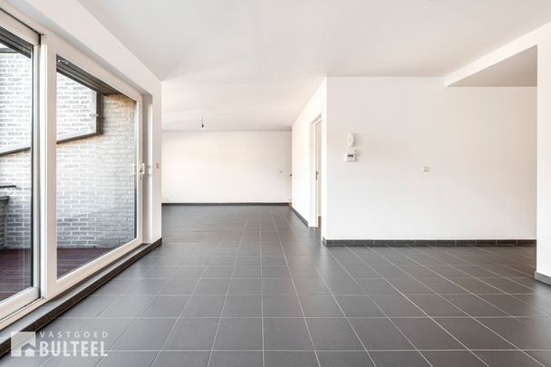 Ruim en lichtrijk duplex appartement in het centrum van Belsele! - Photo 1