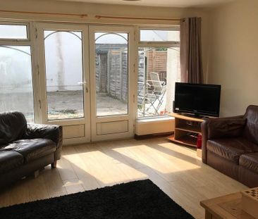 6 bedroom house to rent - Photo 1