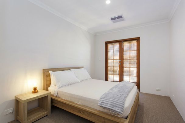 Furnished Coastal Luxury Villa with Private Mooring - Photo 1