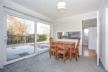 5 bedroom link detached house to rent - Photo 3