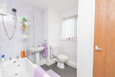 1 bedroom mews to rent - Photo 5