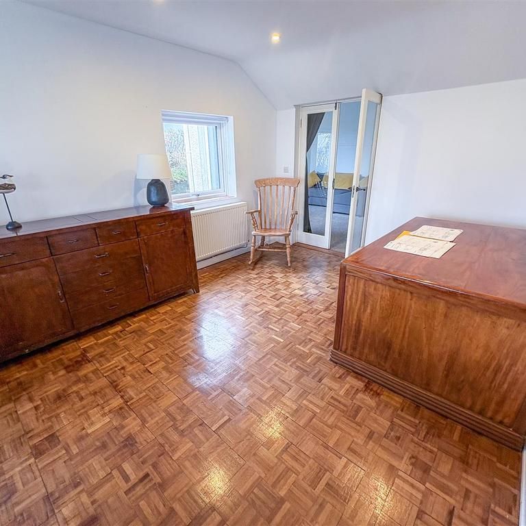 4 bedroom property to rent - Photo 1