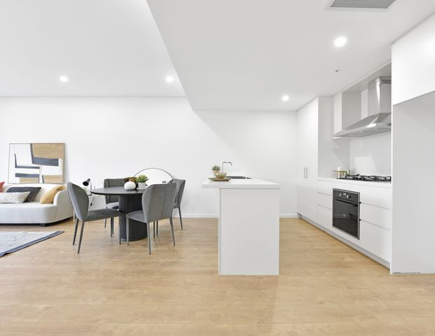 Centrally Located Modern 2 Bedroom Apartment - Photo 1