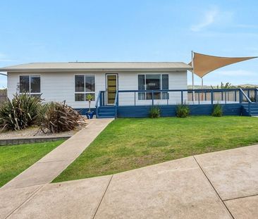8A Albatross Av, Chiton SA 5211 - House For Rent | Domain - Photo 1