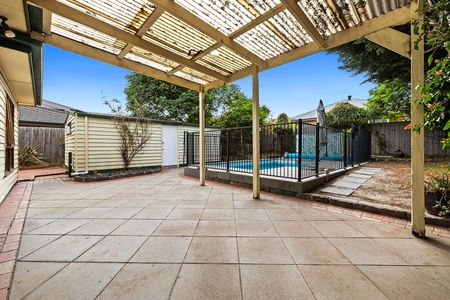 5 Bedroom Family Home! - Photo 3