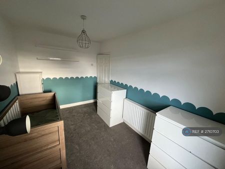 3 bedroom semi-detached house to rent - Photo 4