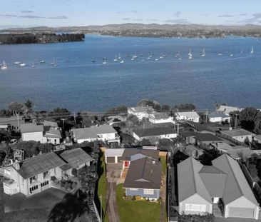 Spacious 4-Bedroom Home With Harbour Views - Photo 2